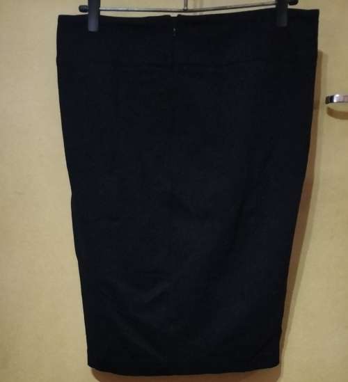 Ladies - Black Skirt with Pockets - Make - Trenery - Size - M