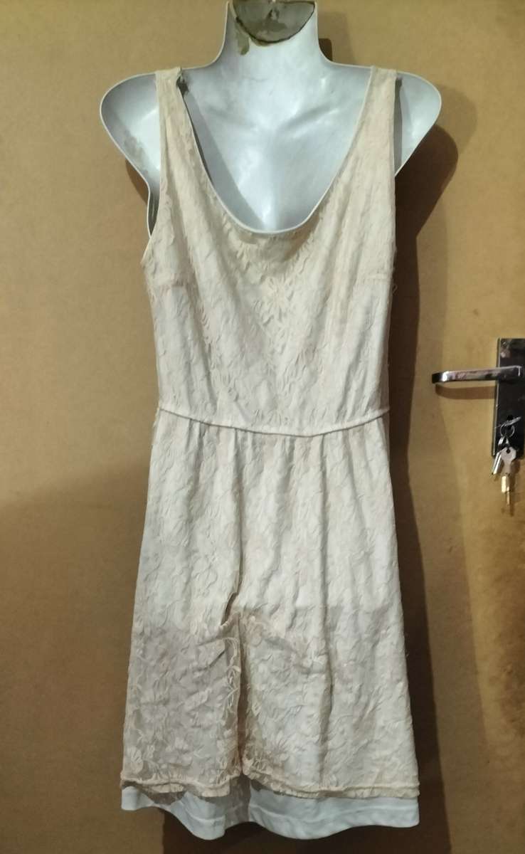 Ladies - Beige Dress - Make - no make - Size - no size