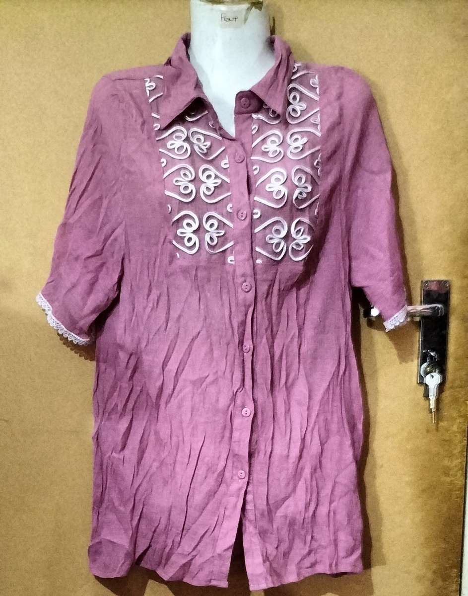 Ladies -  Thin Purple & White Blouse - Make - no make - Size - no size