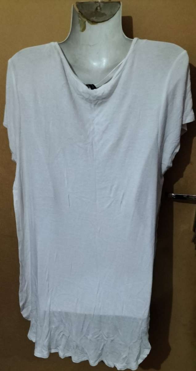 Ladies - White Top - Make - Real Clothing - Size - M