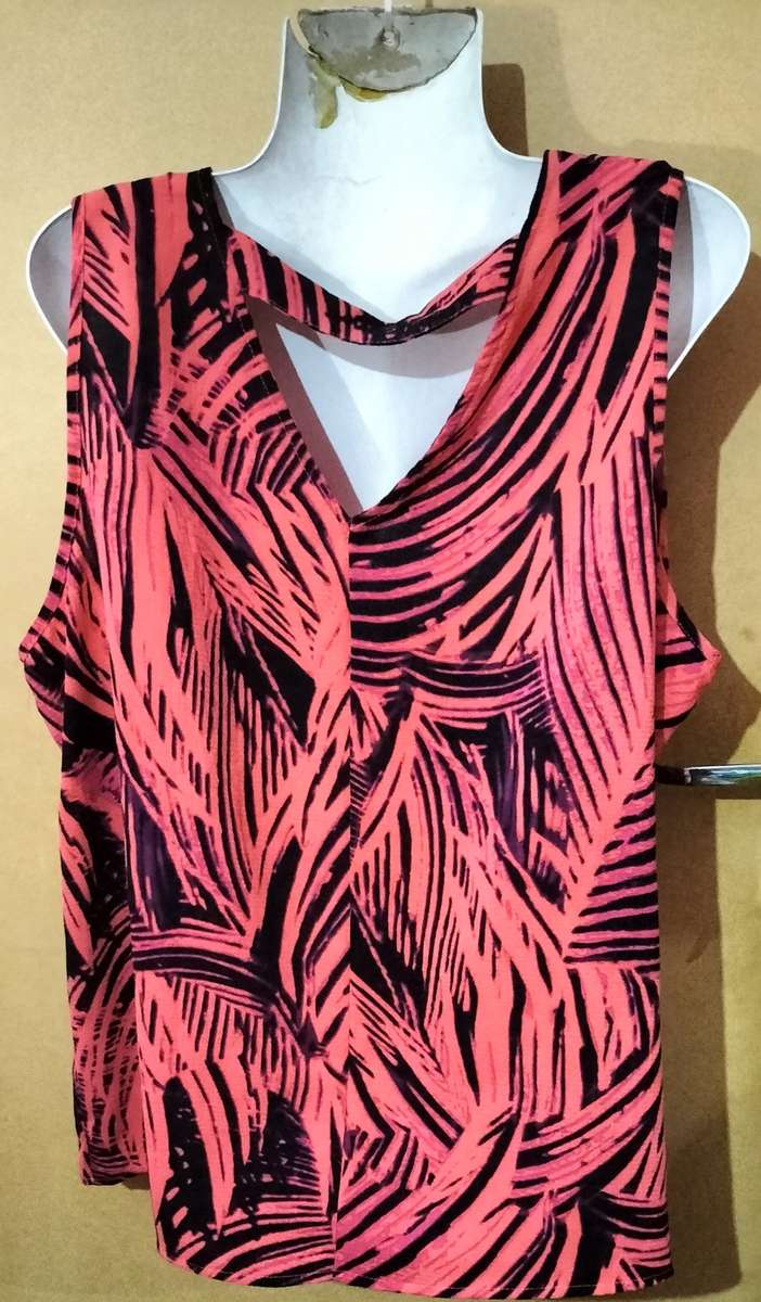 Ladies - Multicolored Top - Make - no make - Size - no size