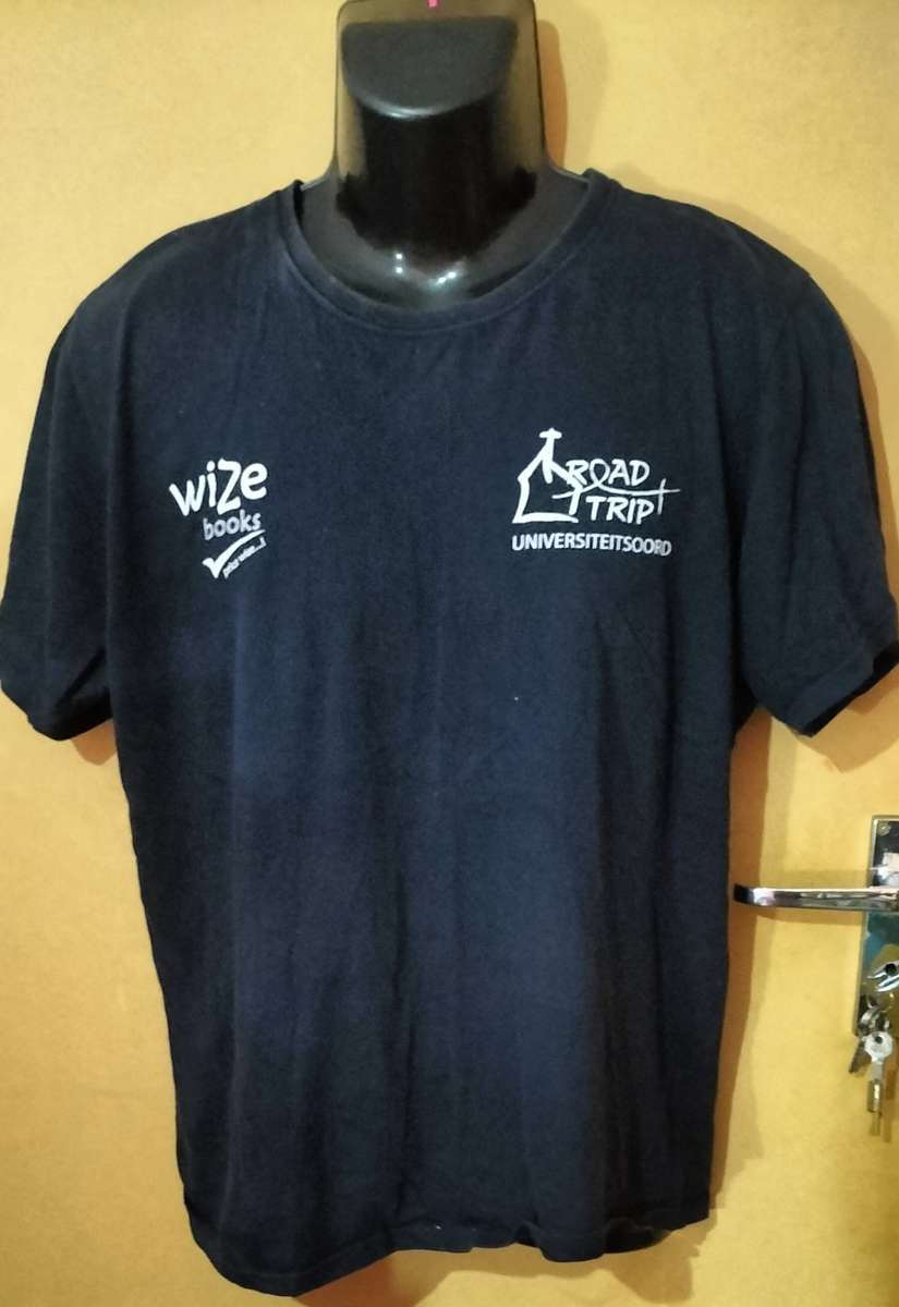 Mens - Black T-Shirt - Make - no make - Size - no size