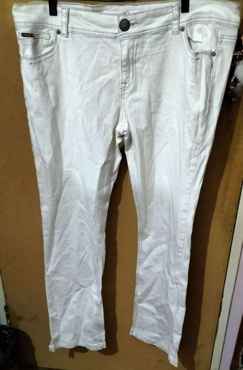 Ladies - White Jeans - Make - News - Size - 20 Low Cut Bootleg