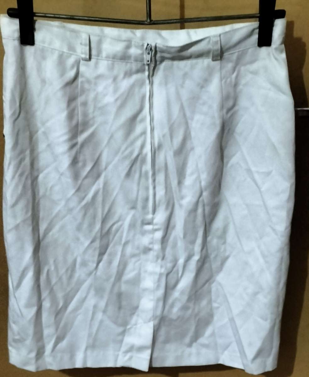 Special! Ladies - White Skirt - Make - Foschini - Size - 12