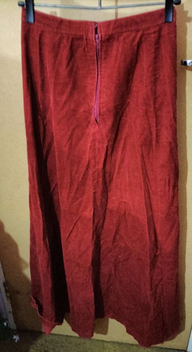 Ladies - Red Coduroy Skirt - Make - Crazy Horse - Size - 11