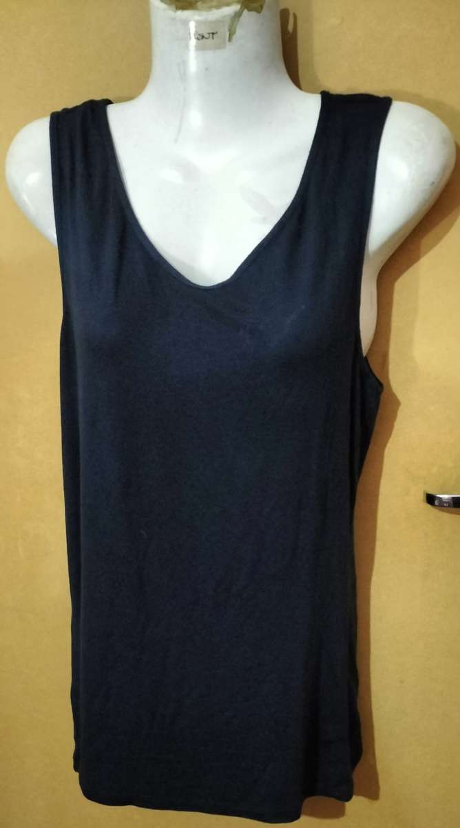 Ladies - Black Top - Make - Heat Generation - Size - L - bust 105-115cm