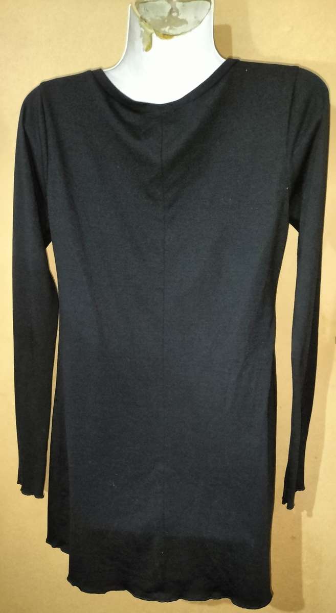 Ladies - Black Top - Make - make on picture - Size - no size