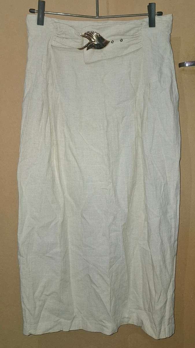 Ladies - Beige Skirt - Make - no make - Size - no size
