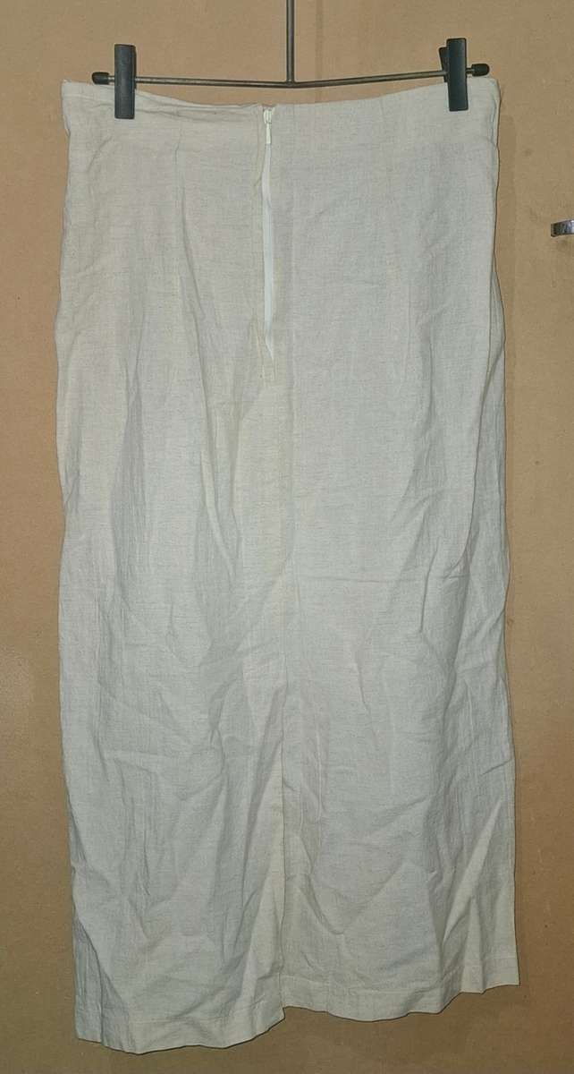 Ladies - Beige Skirt - Make - no make - Size - no size