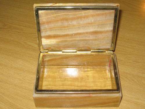 SOLID ONYX BOX