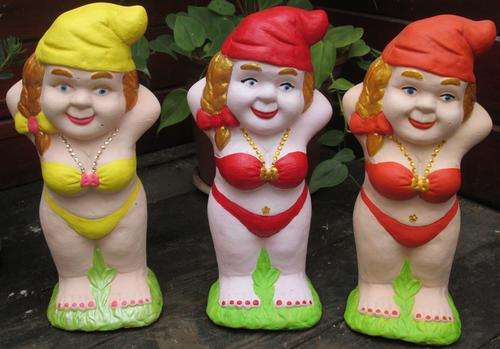 CUTE GARDEN GNOME-BID- WIN- TAKE ONE-CHOOSE YOUR COLOUR 30CM