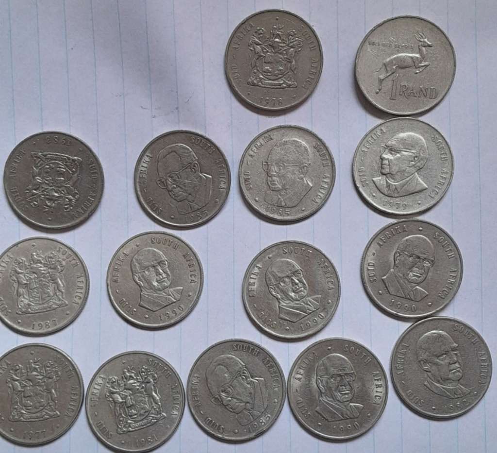 X 11 Old South African R1 coins