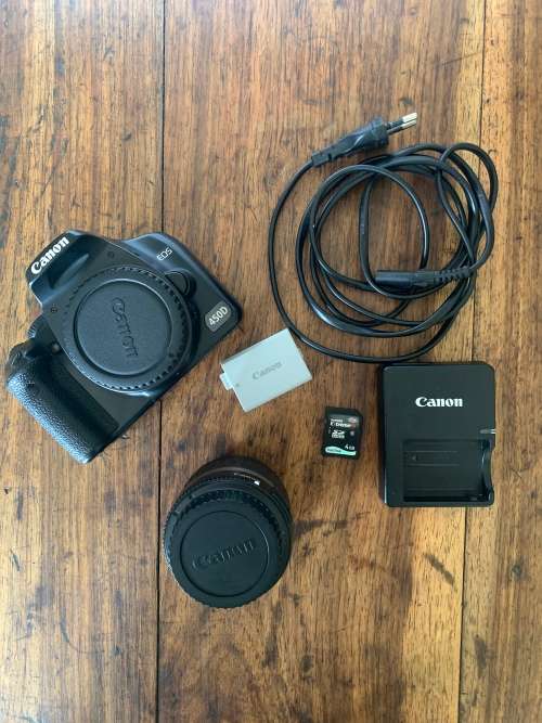 Canon 450D + Kit Lens (Canon 18-55mm)