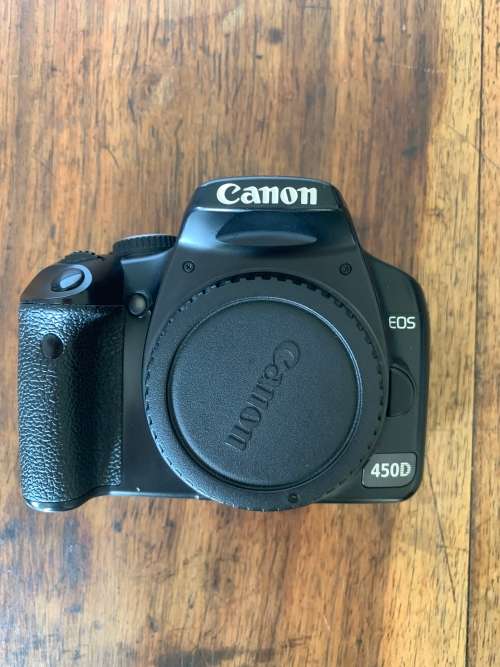 Canon 450D + Kit Lens (Canon 18-55mm)