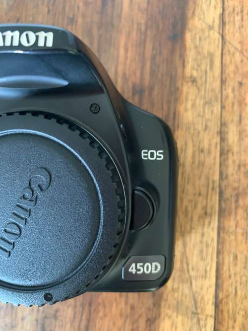 Canon 450D + Kit Lens (Canon 18-55mm)