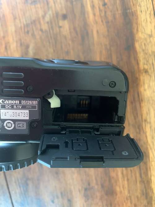 Canon 450D + Kit Lens (Canon 18-55mm)