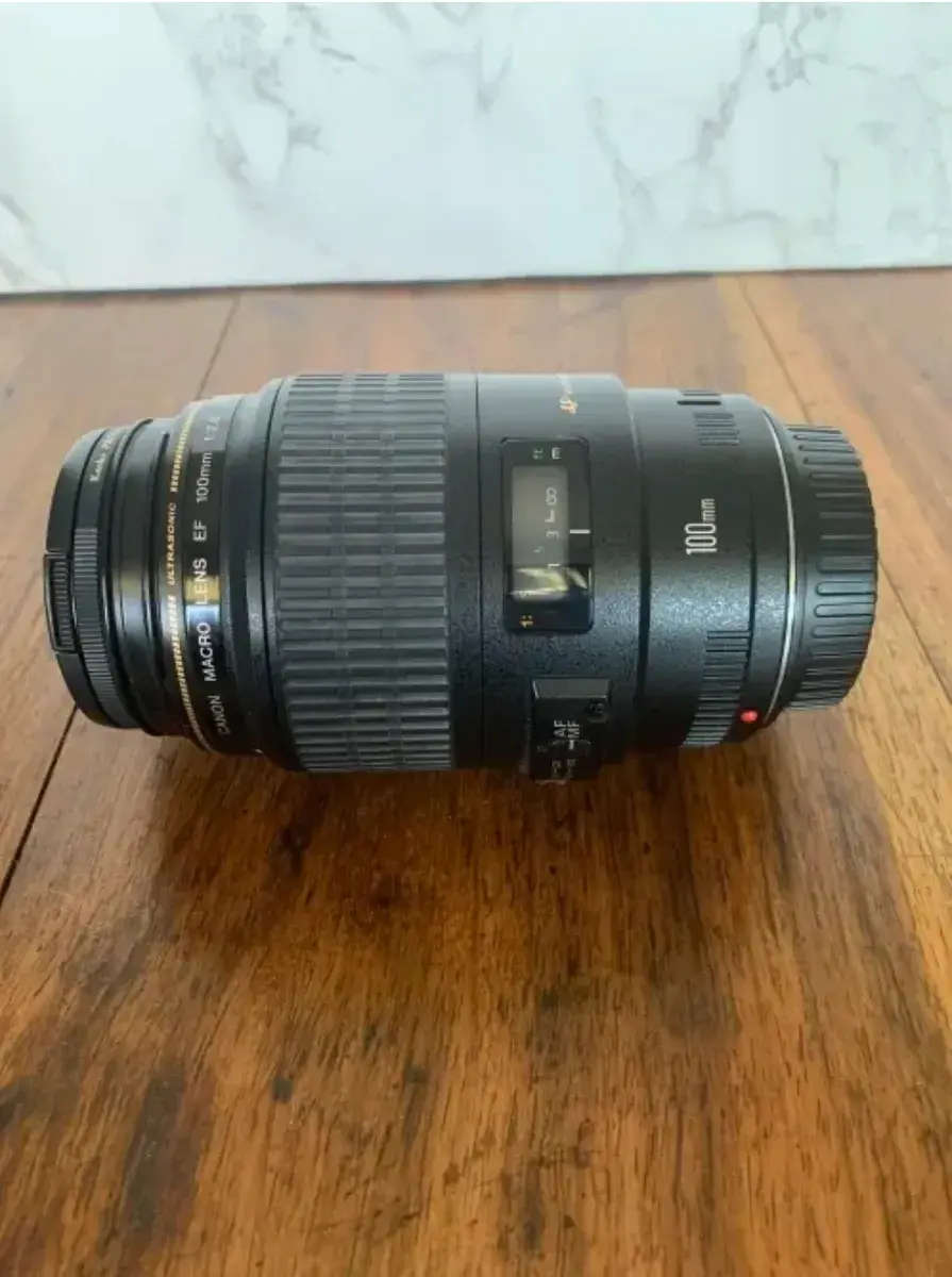 Canon EF 100mm f/2.8 USM Macro