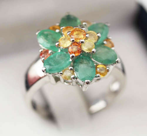 PRETTY 'FLOWER' COLUMBIAN EMERALD AND AFRICAN SAPPHIRE CLUSTER STERLING SILVER RING