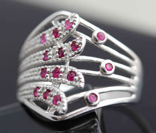 STRIKING CONTEMPORARY REAL RUBY '925' STERLING SILVER RING