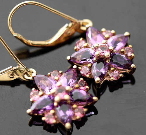 PRETTY VINTAGE AMETHYST GEMSTONES. 2-COLOUR - PINK AND PURPLE. 9CT YELLOW GOLD EARRINGS