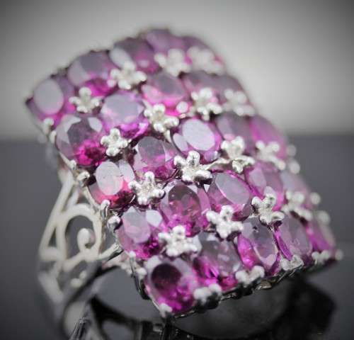SHOWY NATURAL RHODOLITE GARNET STERLING SILVER RING. 925. PINK RASPBERRY COLOUR! A HEAVY 8,30g!
