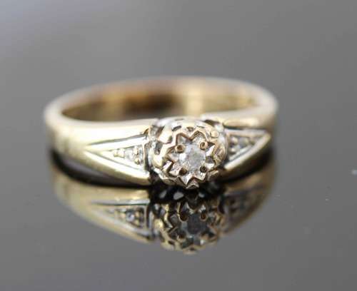 VINTAGE DIAMOND 0,10ct CLUSTER RING IN 9ct GOLD. SHEFFIELD ASSAY!
