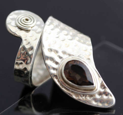 HEAVY SMOKY QUARTZ SOLITAIRE STERLING SILVER RING. 1,67 CARATS! BOLD. MODERN.