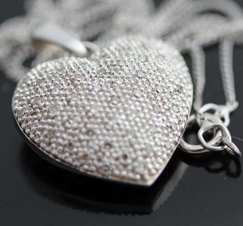 ROMANTIC DIAMOND AND WHITE 9CT GOLD HEART PENDANT NECKLACE. ENGLISH VINTAGE PIECE!