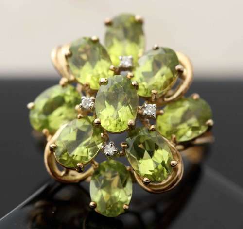 GORGEOUS HUGE PERIDOT DIAMOND CLUSTER RING 9ct YELLOW GOLD VINTAGE ENGLISH JEWELLER CERT R13'500