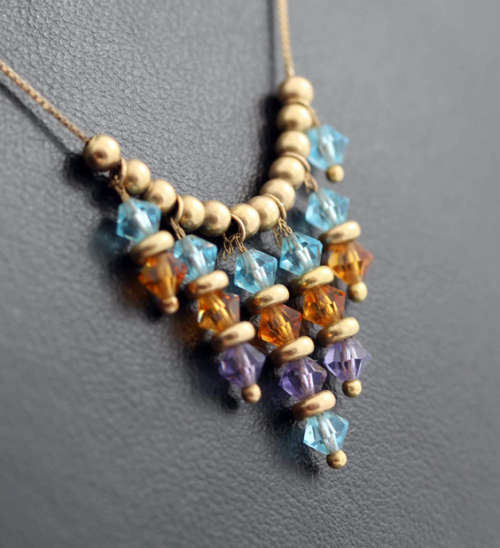 UNUSUAL VINTAGE CRYSTAL AND 9CT YELLOW GOLD FRINGED NECKLACE. 375. SHEFFIELD ASSAY