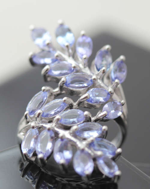 BEAUTIFUL LEAF DESIGN NATURAL TANZANITE 0,53ct GEMSTONE STERLING SILVER RING. 6,8 grams