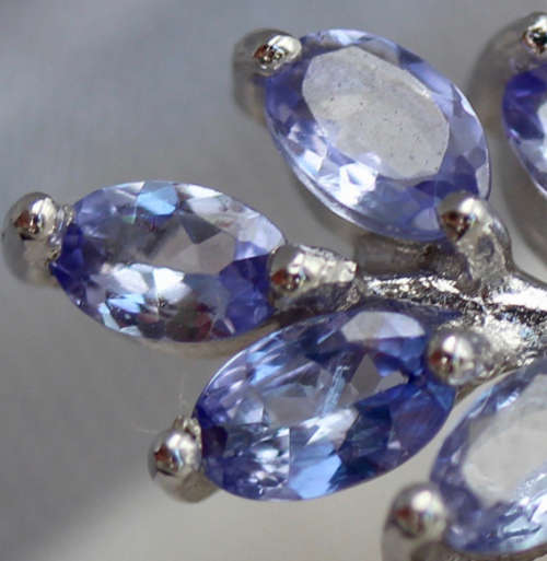 BEAUTIFUL LEAF DESIGN NATURAL TANZANITE 0,53ct GEMSTONE STERLING SILVER RING. 6,8 grams