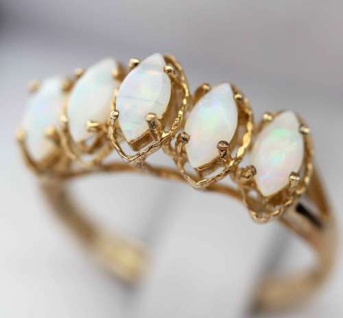 NATURAL OPAL (1,25 carats) MARQUISE CUT YELLOW GOLD RING. Sheffield Assay Hallmark.