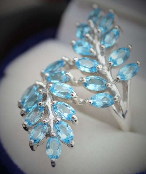 BEAUTIFUL LEAF DESIGN BRIGHT SWISS BLUE TOPAZ STERLING SILVER RING BIG! 6,89 grams - 31 mm length