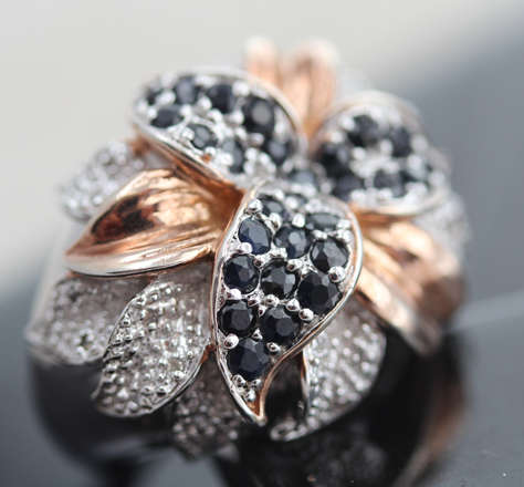 STUNNING SILVER AND COPPER RING, LEAFY DESIGN WITH DARK BLUE NATURAL QUARTZ GEMSTONES. 925