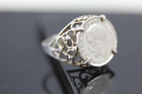 VINTAGE 1920 BRITISH COIN SET IN STERLING SILVER RING.