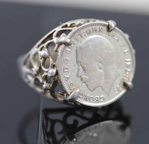 VINTAGE 1920 BRITISH COIN SET IN STERLING SILVER RING.