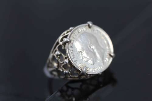 VINTAGE 1920 BRITISH COIN SET IN STERLING SILVER RING.