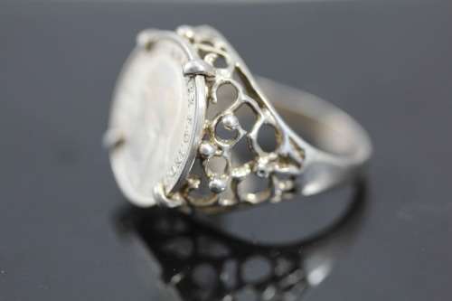 VINTAGE 1920 BRITISH COIN SET IN STERLING SILVER RING.