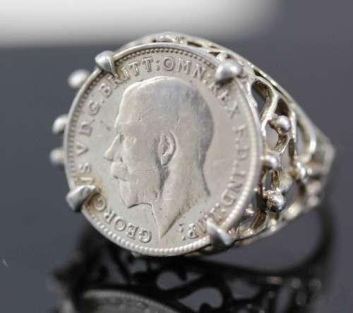 VINTAGE 1920 BRITISH COIN SET IN STERLING SILVER RING.