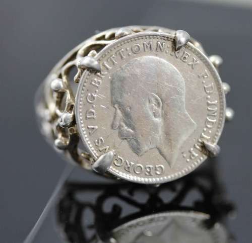 VINTAGE 1920 BRITISH COIN SET IN STERLING SILVER RING.