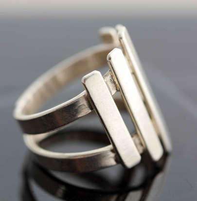 STRIKING ULTRA MODERN GEOMETRIC DESIGN RING. STERLING SILVER 925. LARGE! HEAVY (7,8 grams)