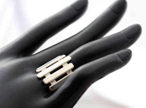 STRIKING ULTRA MODERN GEOMETRIC DESIGN RING. STERLING SILVER 925. LARGE! HEAVY (7,8 grams)