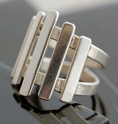 STRIKING ULTRA MODERN GEOMETRIC DESIGN RING. STERLING SILVER 925. LARGE! HEAVY (7,8 grams)