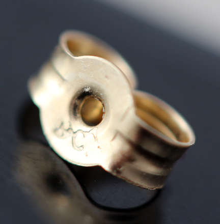 DAINTY UNUSUAL 9CT YELLOW GOLD EARRINGS. CLASSIC CELTIC KNOT DESIGN. VINTAGE PIECE BOUGHT IN ENGLAND