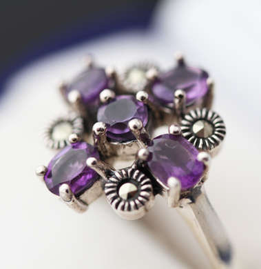 DEEP ROYAL PURPLE AMETHYST AND MARCASITE STERLING SILVER RING. 925
