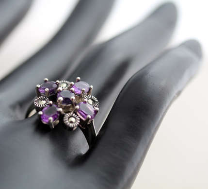 DEEP ROYAL PURPLE AMETHYST AND MARCASITE STERLING SILVER RING. 925