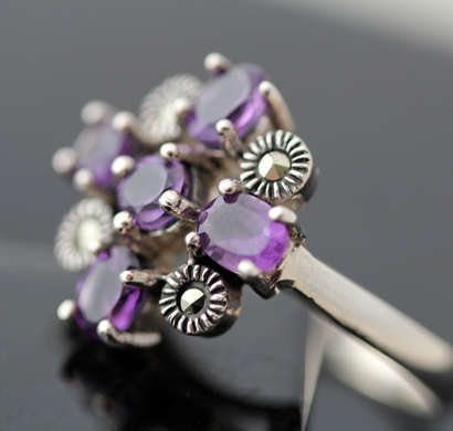 DEEP ROYAL PURPLE AMETHYST AND MARCASITE STERLING SILVER RING. 925
