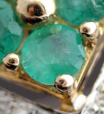 MODERN EMERALD AND DIAMOND 9CT YELLOW GOLD RING. GEOMETRIC DESIGN. *JEWELLER VALUATION R8'000.00*