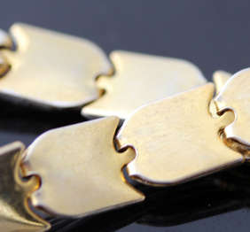 VINTAGE TWO-TONE ITALIAN SILVER BRACELET. FLAT LINKS. VERY PRETTY! 925